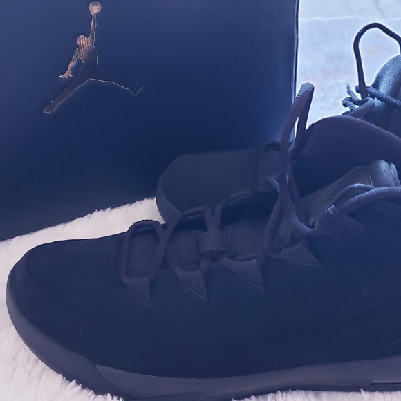 New Men's Jordan Air Deluxe - Picture 3 of 8